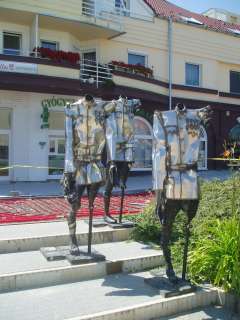 Siófok, Fő tér. Varga Imre: Mementó a II. Magyar Hadseregért.jpg Siófok, Fő tér. Varga Imre: Mementó a II. Magyar Hadseregért.jpg